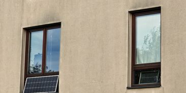 Balkonová fotovoltaika ušetří i tisíce korun ročně. Za provoz bez povolení ale hrozí tučná pokuta