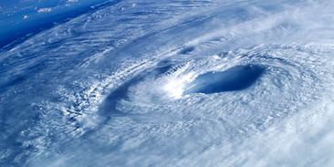 Hurikány Harvey a Irma urychlí přechod na obnovitelné zdroje, předvídají experti