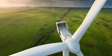 Výrobci větrných elektráren se pouští do ukládání energie. Spolupracují také s Teslou
