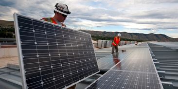 Druhý život vysloužilých solárních panelů: stane se z nich cenná surovina