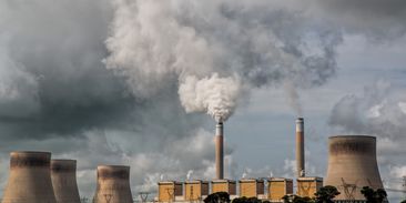 Spotřeba fosilních paliv dosáhne vrcholu do roku 2030. OZE prospějí bezpečnosti i klimatu