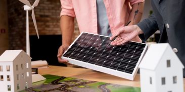 ERÚ upřesňuje nejasný zákon: malých střešních fotovoltaik se nové papírování netýká