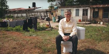 Bill Gates hodil do záchodu 4,5 miliardy. A přišel s revoluční obnovitelnou toaletou
