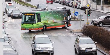 Tyto pražské elektrobusy již přepravily přes milion pasažérů. Jsou tiché a s Wifi zdarma