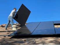 Dodavatele fotovoltaik SolidSun vyloučili z profesního sdružení kvůli neetickému jednání