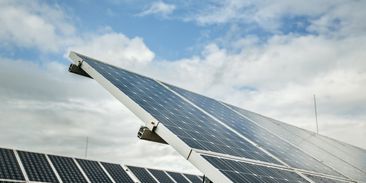 Vláda sestřelila nejlevnější řešení v energetice: solární elektrárny