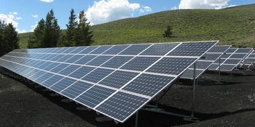 V souboji o nejúčinnější solární články vede JinkoSolar