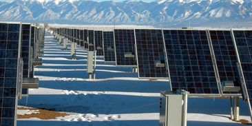 Solární panely mají 65 let a jsou rekordně levné i účinné. Česko stále sází spíš na uhlí