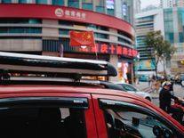 Popularita elektromobilů v Číně stoupla tak, že vyváží benzínová auta ven. Není o ně zájem