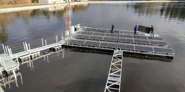 První plovoucí solární elektrárnu v Česku testuje ČEZ na štěchovické nádrži