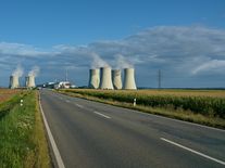 Kdybychom přešli na elektromobily, kolik aut by dokázalo jezdit díky dukovanským blokům?