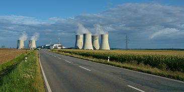 Kdybychom přešli na elektromobily, kolik aut by dokázalo jezdit díky dukovanským blokům?