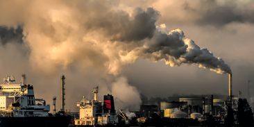 Čínský uhelný boom končí. Emisní cíle bude mít splněné možná dříve než Evropa