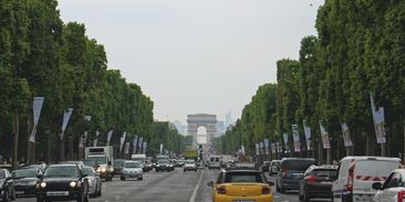 Paříž vytáhla do boje s „automobilovou obezitou.“ Zpoplatní vozy SUV