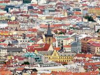 Tepelná čerpadla, zelené střechy i dešťovka. Jak si Pražané mohou zažádat o statisícové dotace