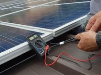 Revoluční objev Ostravské univerzity může zlevnit účinné solární články