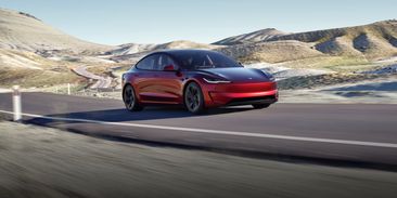 Nová Tesla zvládne Chorvatsko na jedno nabití. Poslední překážka Čechům padla