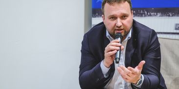 Solární energie může domácnostem ušetřit až 27 miliard korun, plánuje Jurečka