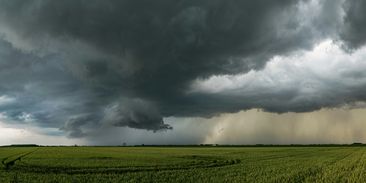 Ostrý začátek týdne. Silné zemětřesení v Japonsku i první letošní tornádo v Česku