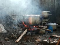 Jak odnaučit Afriku a Jižní Ameriku vařit na dříví? Čech z Amazonie radí místním přejít na soláry