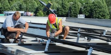 Majitelé bytů také chtějí fotovoltaiku. Nevěří ale, že instalaci prosadí u sousedů