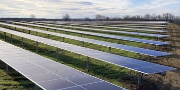 První evropskou solární elektrárnu bez dotací postavila firma s českými kořeny
