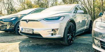 Tesla je zřejmě nejrychlejší elektomobil světa. V Německu měla ponížit Porsche