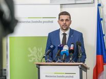 Že nemáme zálohované PET lahve a plechovky, je obrovská konkurenční nevýhoda, říká Hladík