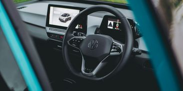 Němci spouští novou technologii, elektroauto v garáži bude možné využít jako baterii