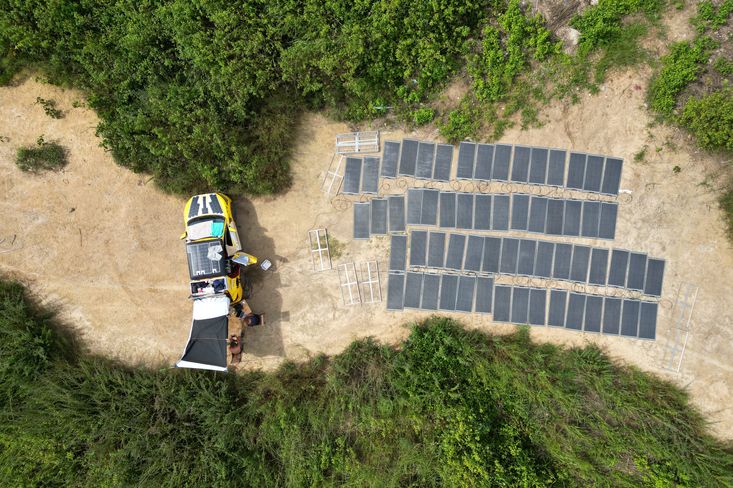 Díky solárním panelů byla dvojice cestovatelů naprosto nezávislá