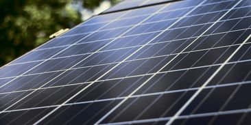 Český objev pomohl zvýšit účinnost solárních panelů. Efektivita naroste na 26 procent