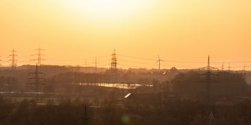 Drahé energie kvůli Íránu? Nemusely by být, kdyby Česko víc podporovalo OZE