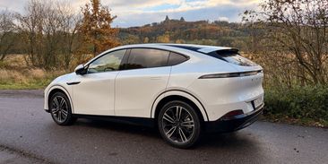 Čínský XPENG G6 míří na evropské silnice. Bude hlavní konkurencí Tesle?