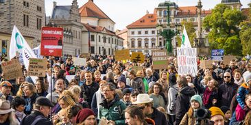 Fotoreportáž: Proti Motoristům v čele životního prostředí protestovalo přes pět tisíc lidí