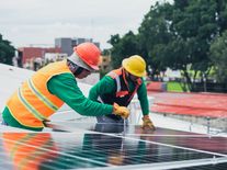 Asociace radí: jak vybrat kvalitní instalační firmu pro dodávku domácí fotovoltaiky