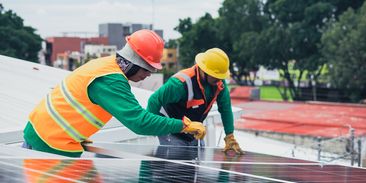 Asociace radí: jak vybrat kvalitní instalační firmu pro dodávku domácí fotovoltaiky