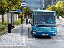 Na Brumlovku už jen elektrobusem. Funguje lépe než dieselový předchůdce