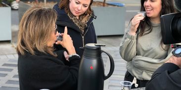 Káva z laboratoře a recyklovaných surovin. Kofeinem vás však nakopne