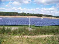 Česko zaplavuje elektřina ze solárů v rekordním množství. Zvládá to přenosová soustava?