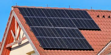 Fotovoltaické firmy padají jako domino, v insolvenci jich je přes 280