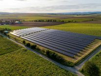 Týden v OZE: Maďarsko mění kurz, Británie zkouší flexibilitu a Turecko masivně investuje do baterek