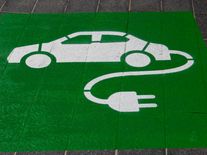 Češi se přestávají bát elektromobility. Ojetých aut na baterky je na trhu třikrát víc než před covidem