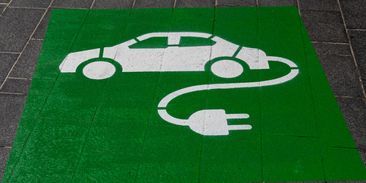Češi se přestávají bát elektromobility. Ojetých aut na baterky je na trhu třikrát víc než před covidem