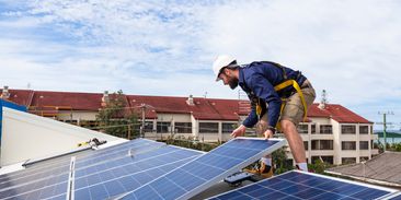 Jistota čisté a levné energie = střešní solární panely