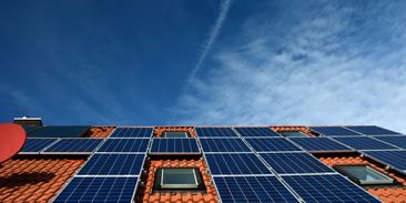 Zapojte svou střechu do práce: investice do solární elektrárny se rychle vrátí