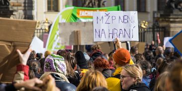 „Macinku nechceme!“ Tisíce lidí odmítají Motoristy v čele ochrany životního prostředí