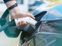 Elektromobily lámou rekordy. Český trh ale výrazně zpomalil
