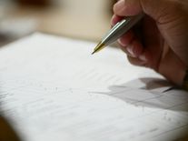 Srážka s energošmejdem? Smlouvu lze nově snadněji vypovědět