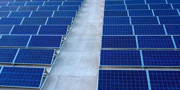 Solární impérium: Čína má víc nainstalované fotovoltaiky než zbytek světa dohromady