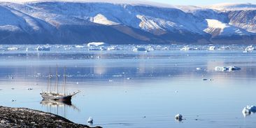 Cena za těžbu ropy je příliš vysoká, Grónsko ji proto nechá pod zemí